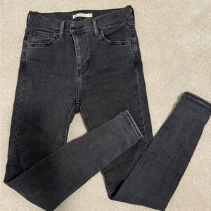 Levi High-Rise Jeans
